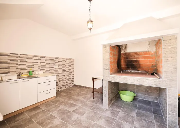 Two Bedroom Augustin Near The Sea Sukošan