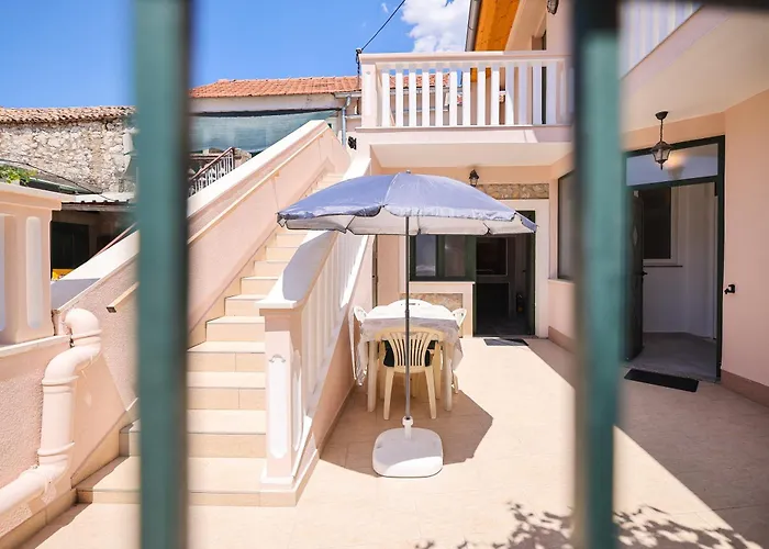 Two Bedroom Augustin Near The Sea *