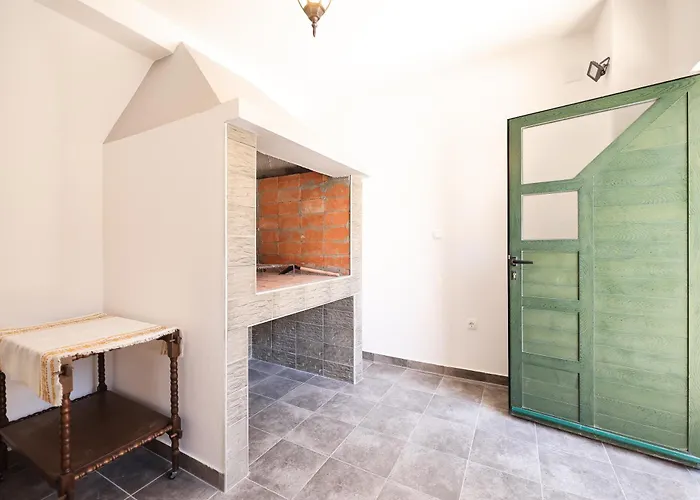 Two Bedroom Augustin Near The Sea *