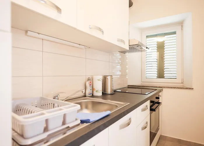 Two Bedroom Augustin Near The Sea *