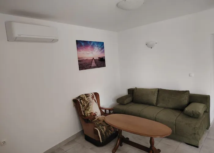 Two Bedroom Augustin Near The Sea Apartament Sukošan