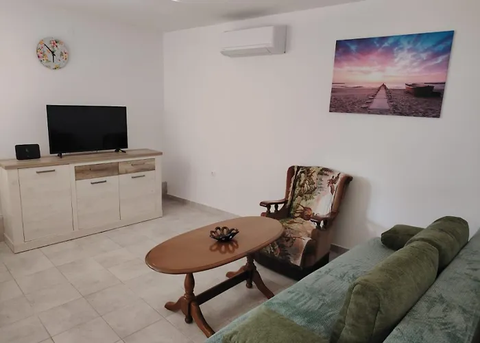 Two Bedroom Augustin Near The Sea Sukošan