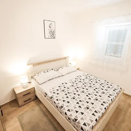 Apartment Two Bedroom Augustin Near The Sea Sukošan