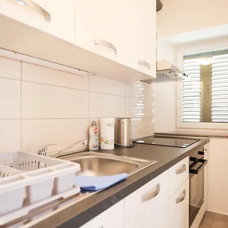 Two Bedroom Augustin Near The Sea *