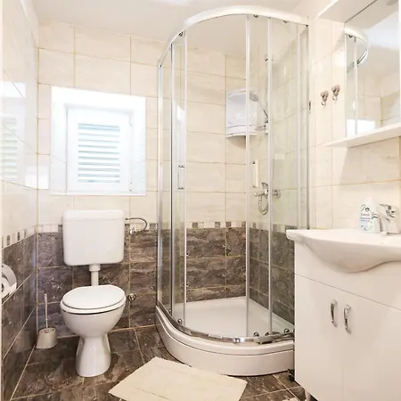 Two Bedroom Augustin Near The Sea