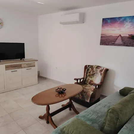 Two Bedroom Augustin Near The Sea Sukošan